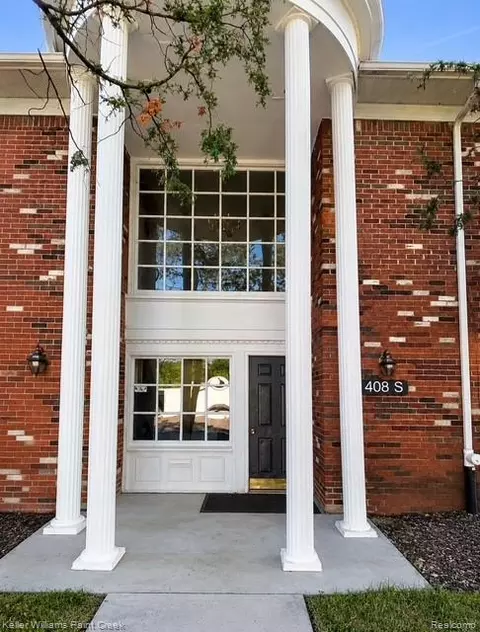 408 Fox Hills Dr S #2, Bloomfield Hills, MI 48304