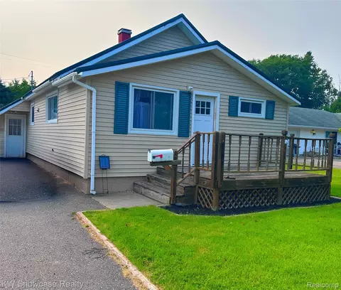451 Evergreen St, Rogers City, MI 49779