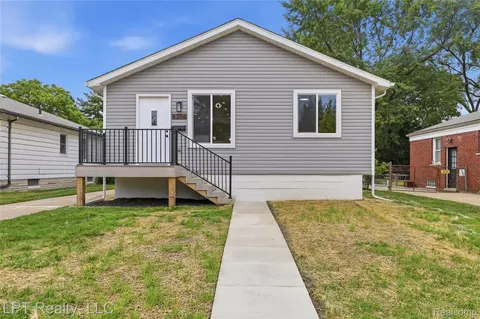 8396 Dale St, Center Line, MI 48015