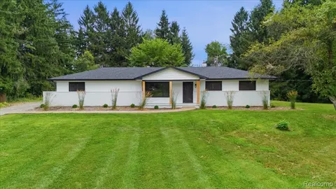 3643 Noble Rd, Addison, MI 48370