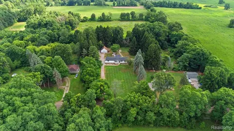3643 Noble Rd, Addison, MI 48370
