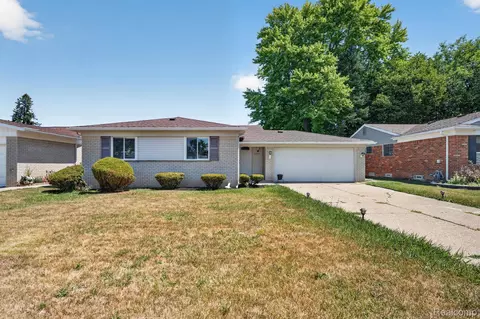 693 Hamlet Rd, Auburn Hills, MI 48326