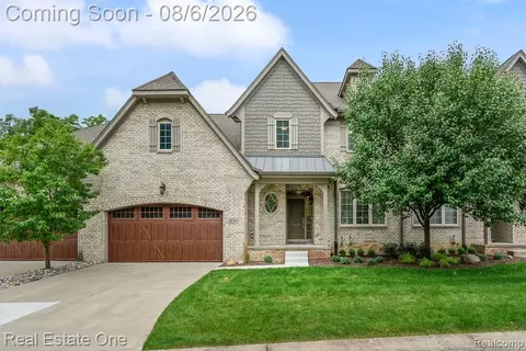 4176 Oak Arbor Ct, Rochester, MI 48306