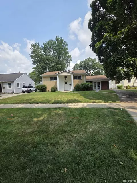 32150 Florence St, Garden City, MI 48135