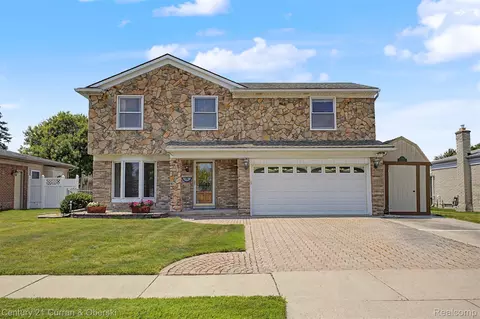 23312 E Fairway Dr, Woodhaven, MI 48183