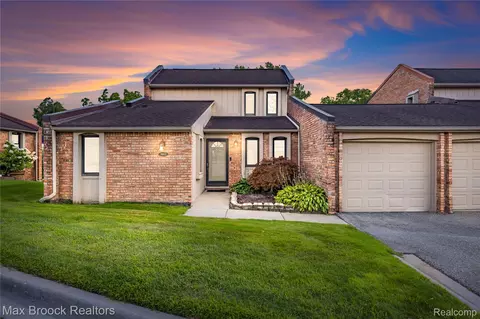 3013 Moon Lake Dr, West Bloomfield, MI 48323