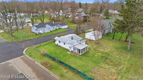 18318 Deering St, Livonia, MI 48152