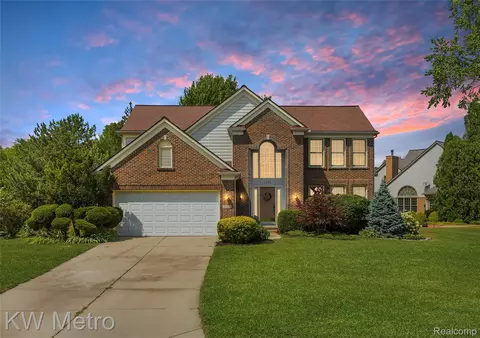 1496 Marina Pointe Blvd, Orion, MI 48362