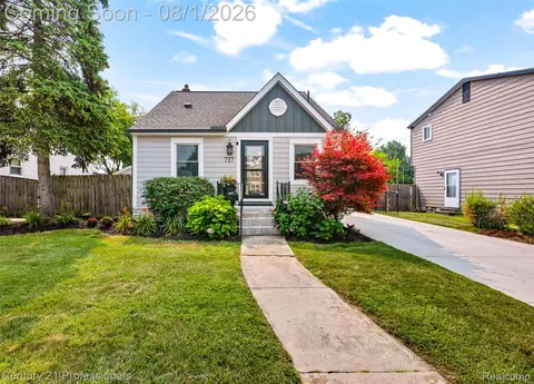 717 Cherry Ave, Royal Oak, MI 48073