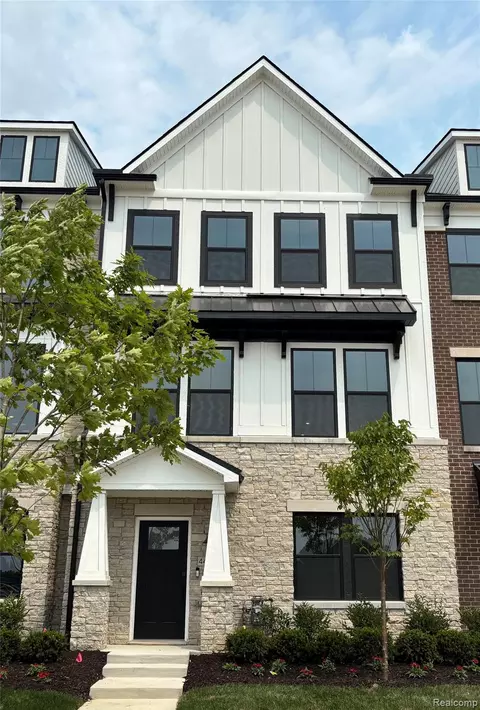 44070 Oakmont Dr, Plymouth, MI 48170