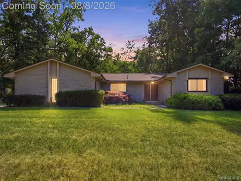 4899 Wye Oak Rd, Bloomfield Hills, MI 48301