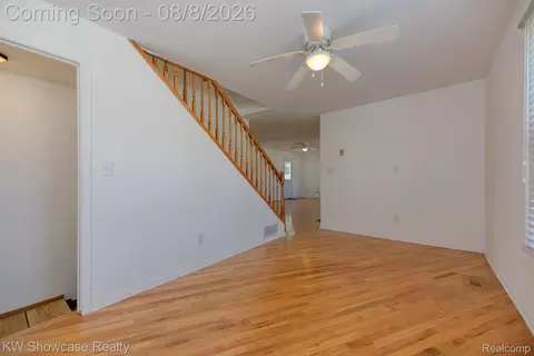 Living - 281 Broadway, Springfield, MI 48350 photo 7 of 7