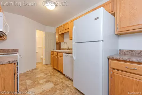 Kitchen - 281 Broadway, Springfield, MI 48350 photo 1 of 3