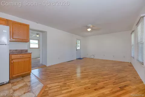 Living - 281 Broadway, Springfield, MI 48350 photo 1 of 7