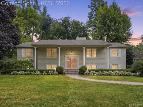 138 Aintree Rd, Oakland, MI 48306