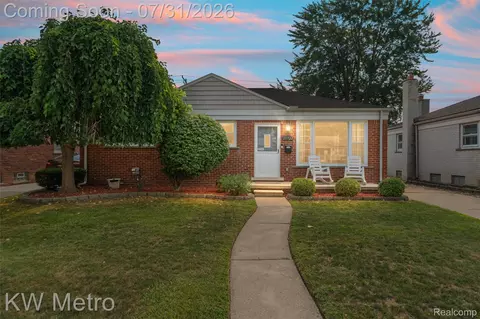 29722 Rosebriar St, Saint Clair Shores, MI 48082