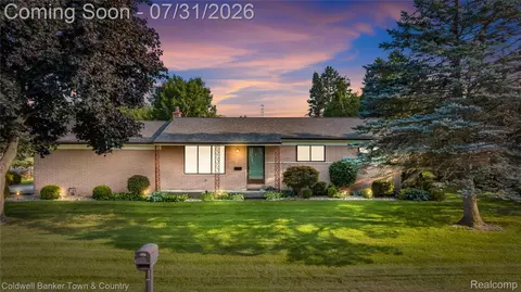 50601 Linda Ln, Shelby Township, MI 48317