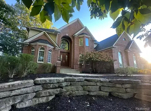 1715 Hamilton Dr, Bloomfield Hills, MI 48302