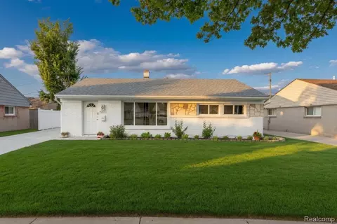 25452 Miracle Dr, Madison Heights, MI 48071