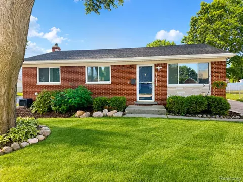13118 Whitfield Dr, Sterling Heights, MI 48312