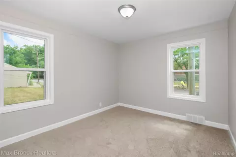 Bedroom - 18904 Mallina St, Grosse Pointe, MI 48236 photo 4 of 5