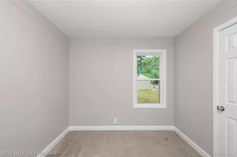 Bedroom - 18904 Mallina St, Grosse Pointe, MI 48236 photo 2 of 5