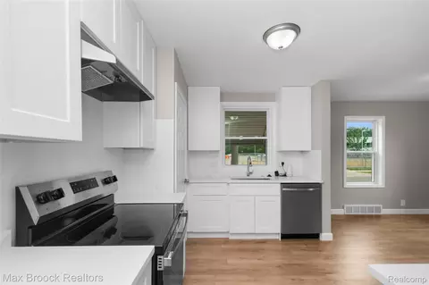 Other - 18904 Mallina St, Grosse Pointe, MI 48236 photo 6 of 12