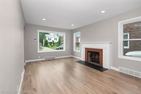 Living - 18904 Mallina St, Grosse Pointe, MI 48236 photo 1 of 2