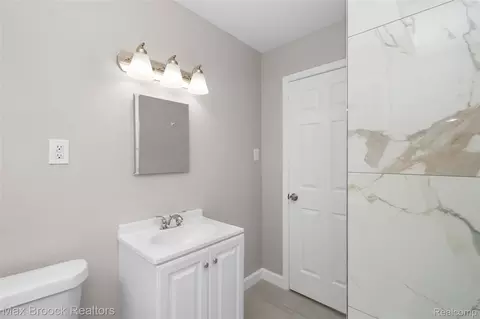 Bath - 18904 Mallina St, Grosse Pointe, MI 48236 photo 2 of 2