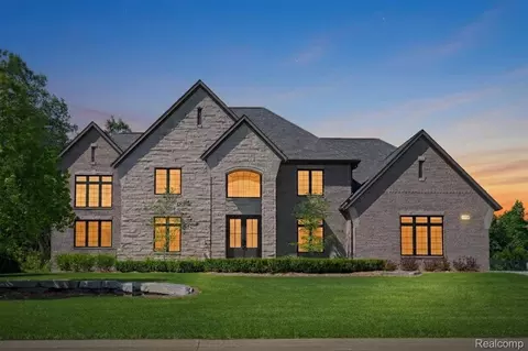 3836 Coachwood Ln, Rochester Hills, MI 48309