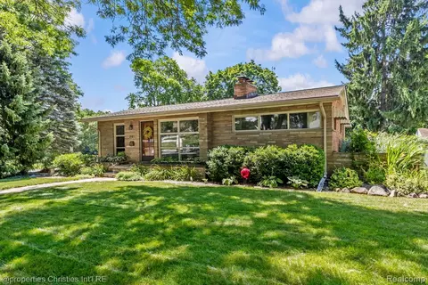 701 Spring Dr, Northville, MI 48167