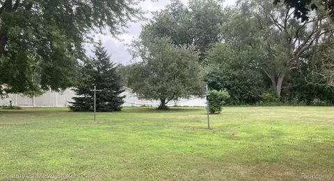 Exterior - 4394 Apache Dr, Burton, MI 48509 photo 1 of 3