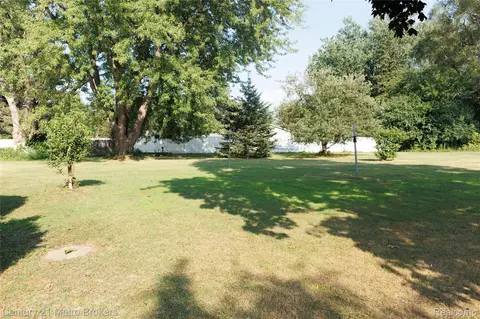 Exterior - 4394 Apache Dr, Burton, MI 48509 photo 3 of 3