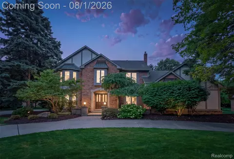 2849 River Trail Dr, Rochester Hills, MI 48309