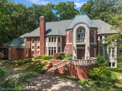 5322 Abbey Rd, Oakland, MI 48306