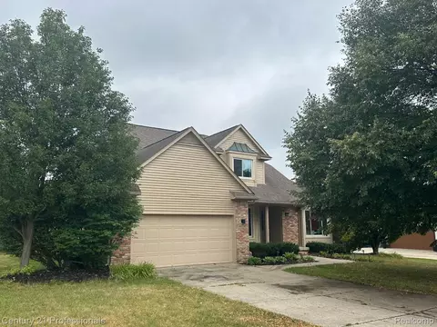 12220 Moceri Dr, Grand Blanc, MI 48439