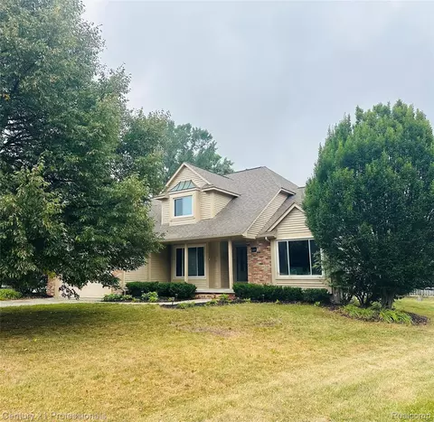12220 Moceri Dr, Grand Blanc, MI 48439