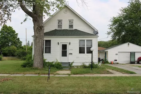 2703 Narloch St, Saginaw, MI 48601