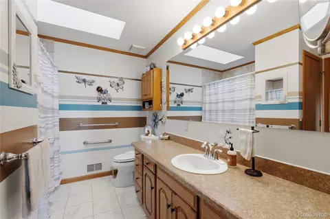 Bath - 856 N Hemlock Rd, Richland, MI 48626 photo 2 of 2