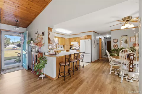 Entry Way - 856 N Hemlock Rd, Richland, MI 48626 photo 1 of 1