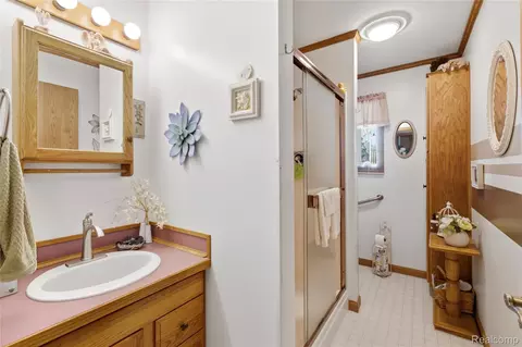 Bath - 856 N Hemlock Rd, Richland, MI 48626 photo 1 of 2