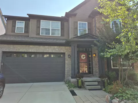 4976 W Stonegate Cir, Orion, MI 48359