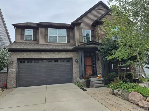 4976 W Stonegate Cir, Orion, MI 48359