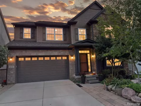 4976 W Stonegate Cir, Orion, MI 48359