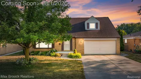 22596 Lange St, Saint Clair Shores, MI 48080