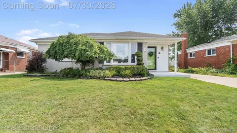 861 9th St, Wyandotte, MI 48192