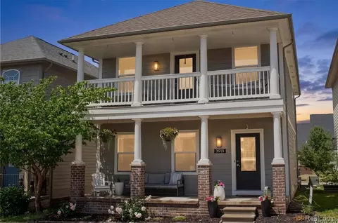 3913 Andover Ave, Auburn Hills, MI 48326