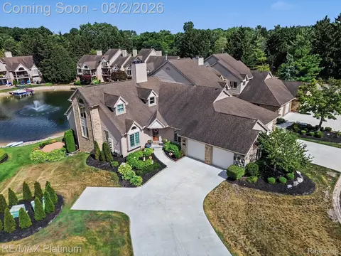 18012 Blue Heron Pointe Dr, Northville, MI 48168