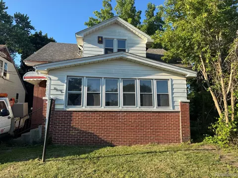 221 Harrison St, Pontiac, MI 48341