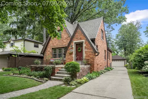 9625 Blackburn St, Livonia, MI 48150